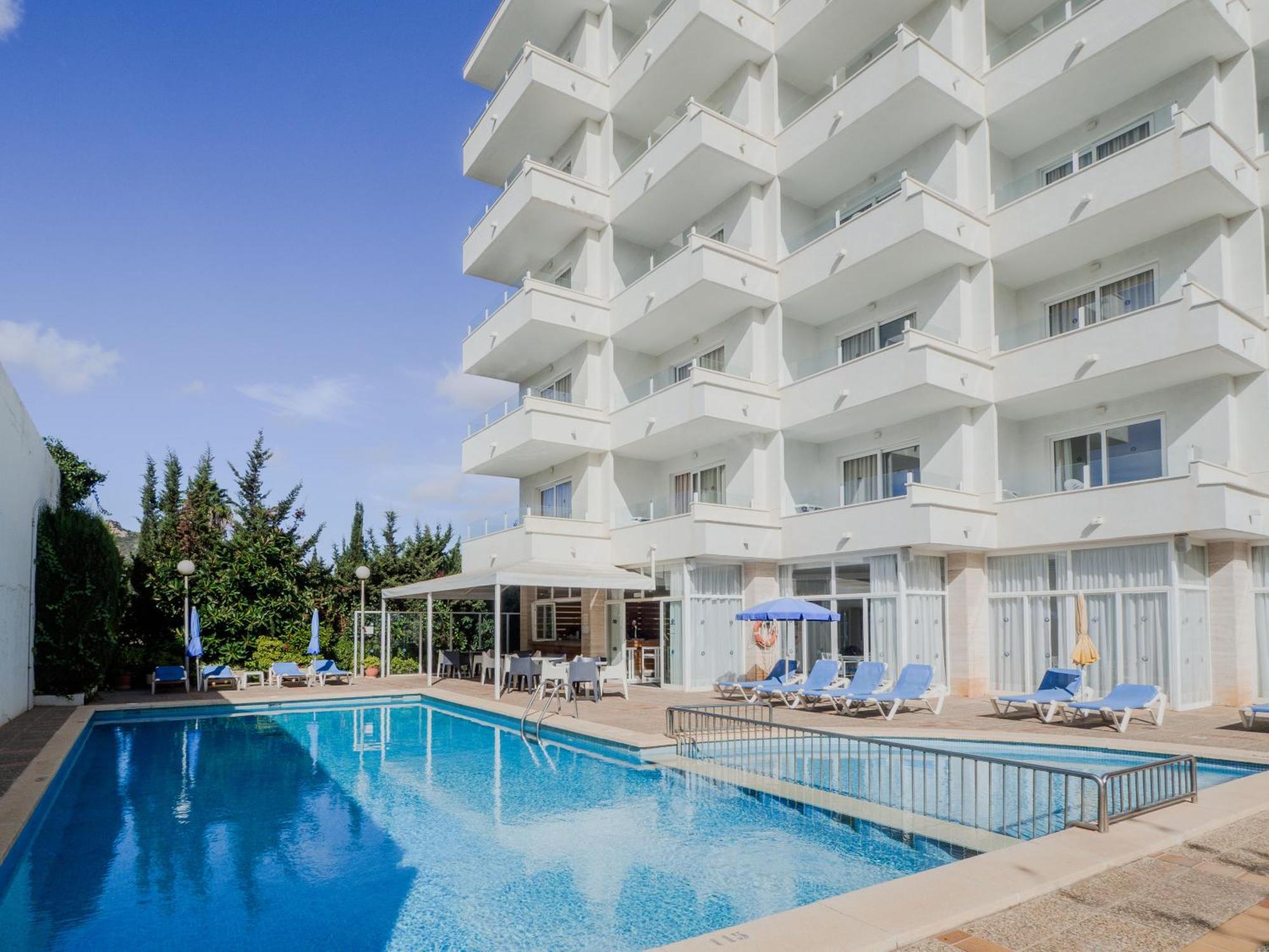 Apartamentos La Santa Maria Cala Millor  Exteriör bild