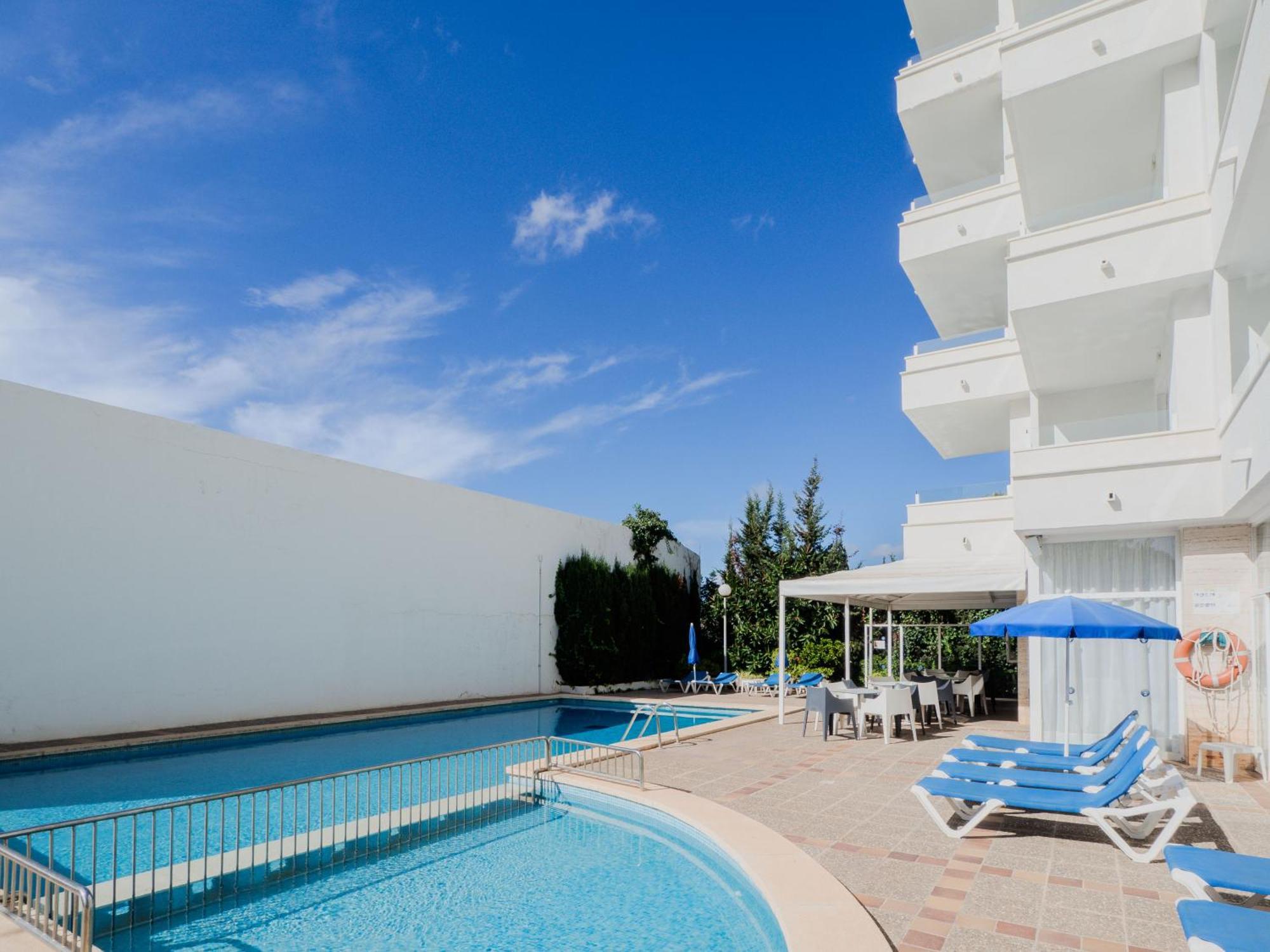 Apartamentos La Santa Maria Cala Millor  Exteriör bild
