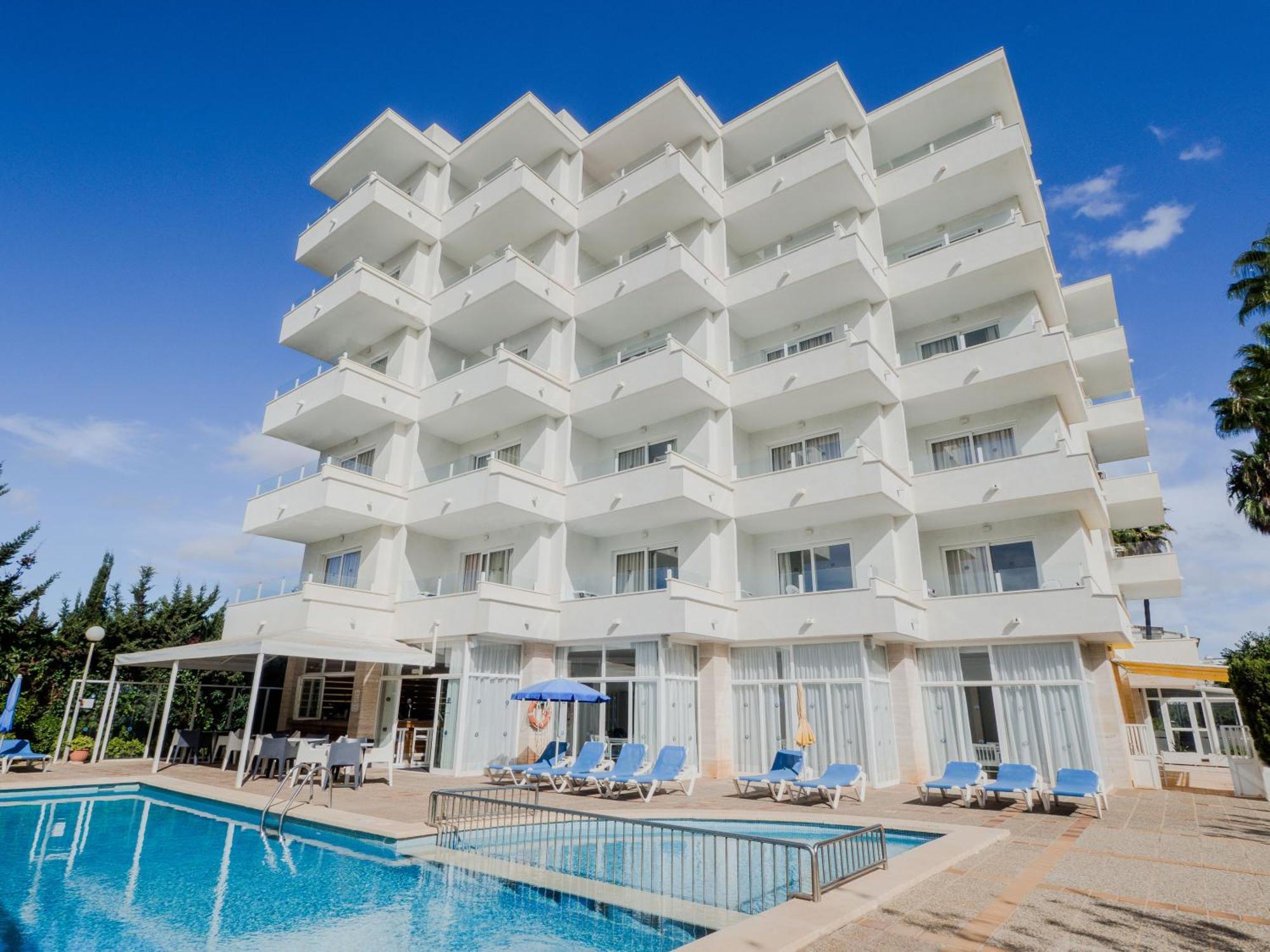 Apartamentos La Santa Maria Cala Millor  Exteriör bild