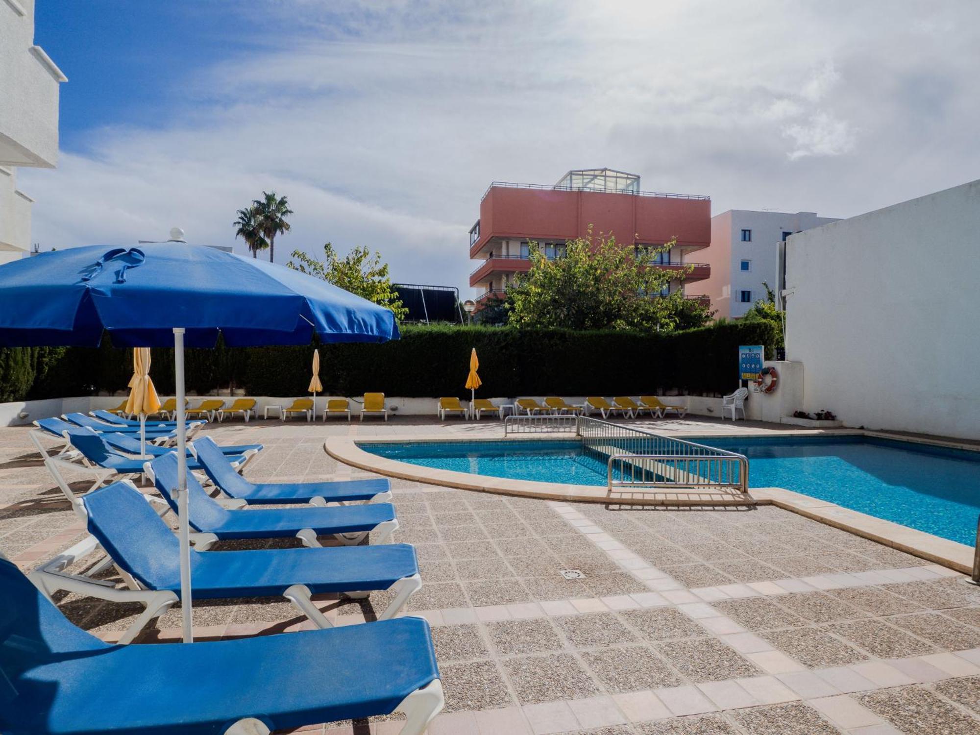 Apartamentos La Santa Maria Cala Millor  Exteriör bild